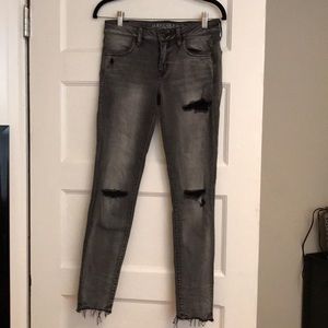 American eagle distressed jeans in gray